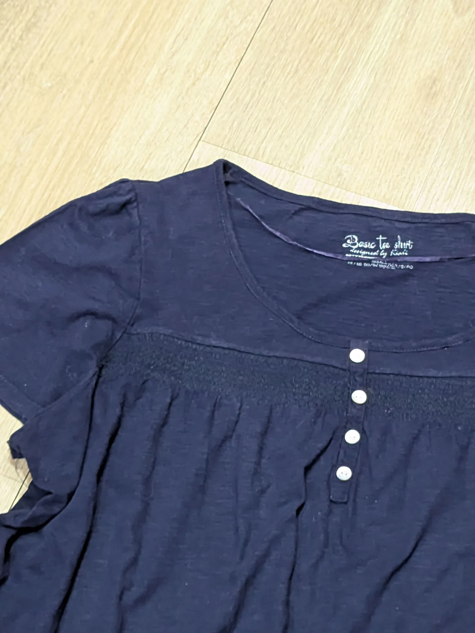 Casual dames T-shirt met korte mouwen in marineblauw met kantdetails en knopen maat 54 – photo 3